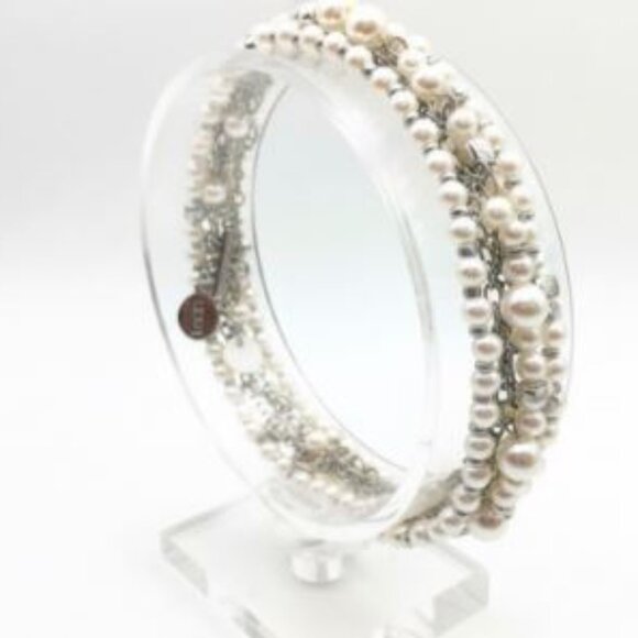 Ann Taylor LOFT Pearlized Delicate Charm white and silver Bracelet NWT 29.50 - Picture 1 of 6